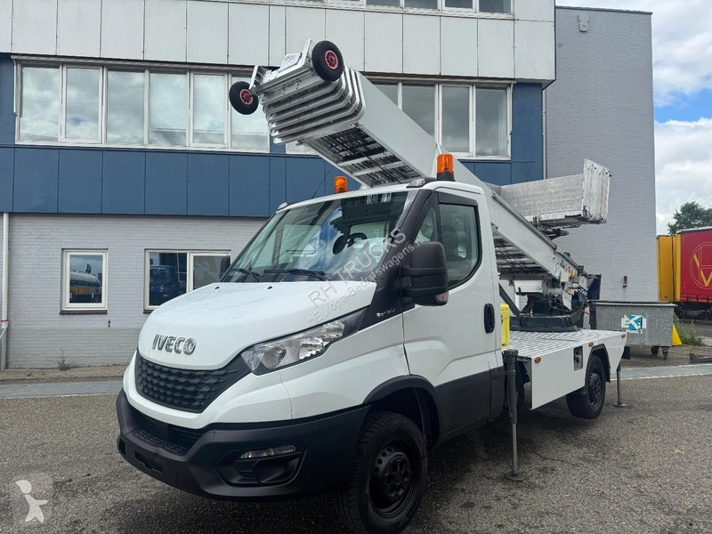 عربة نفعية Iveco 35-120 EURO 6 + Lift 30m...