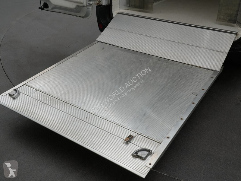 Véhicule utilitaire Opel 140PK
