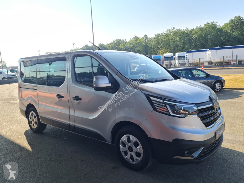 Furgoneta Renault TRAFIC III COMBI 2.0 BLUE DCI...