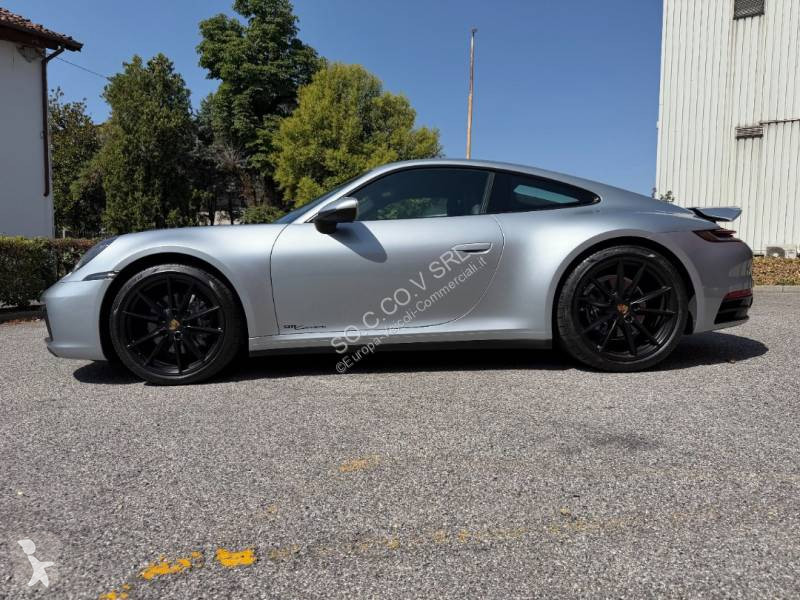 Véhicule utilitaire Porsche
