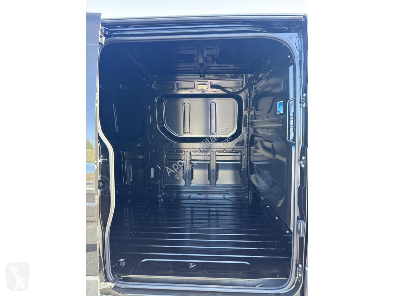 Véhicule utilitaire Nissan INTERSTAR Tekna 3.5t...