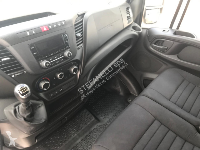 Veicolo commerciale Iveco DAILY 35C16H BOX +...