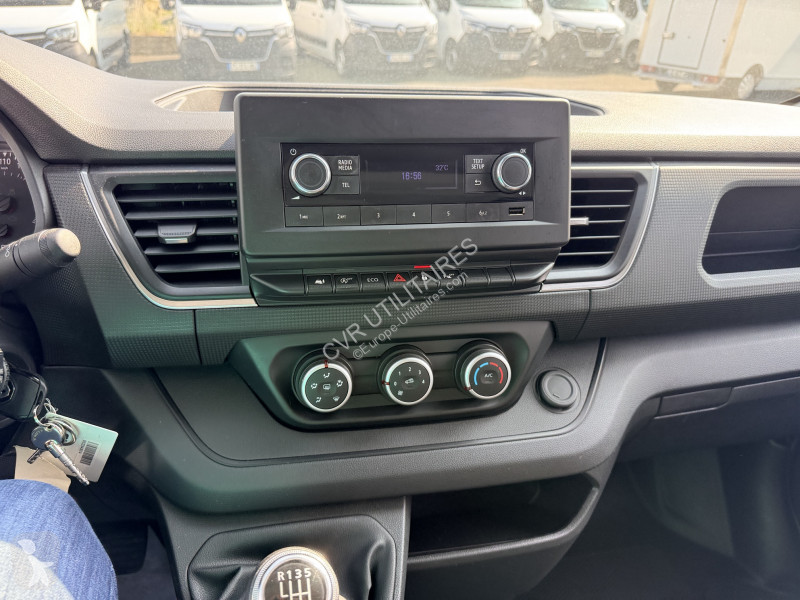 Véhicule utilitaire Renault TRAFIC III FG L2H1...