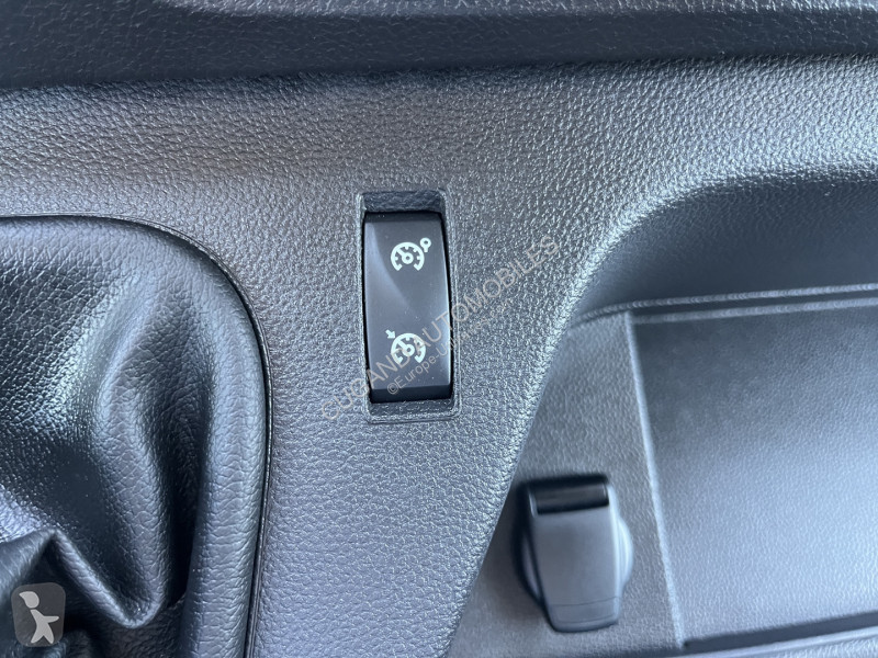 Véhicule utilitaire Renault MASTER III FG F3300...