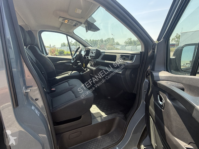 Véhicule utilitaire Nissan Primastar bus 2.0...