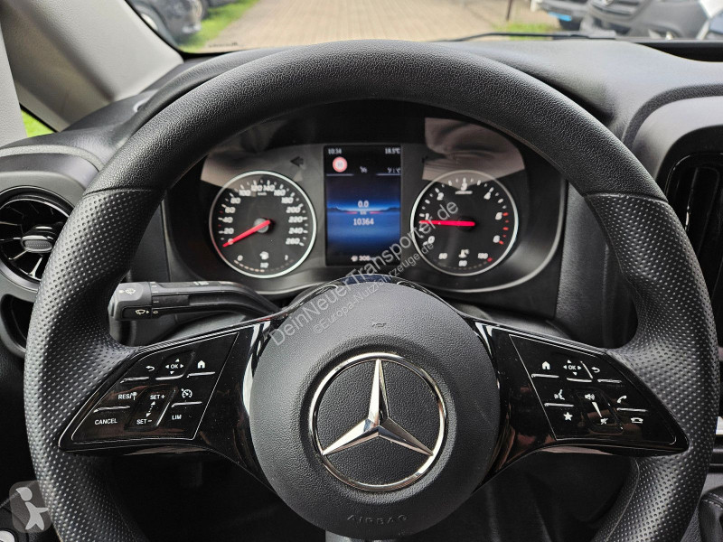 Mercedes Vito...