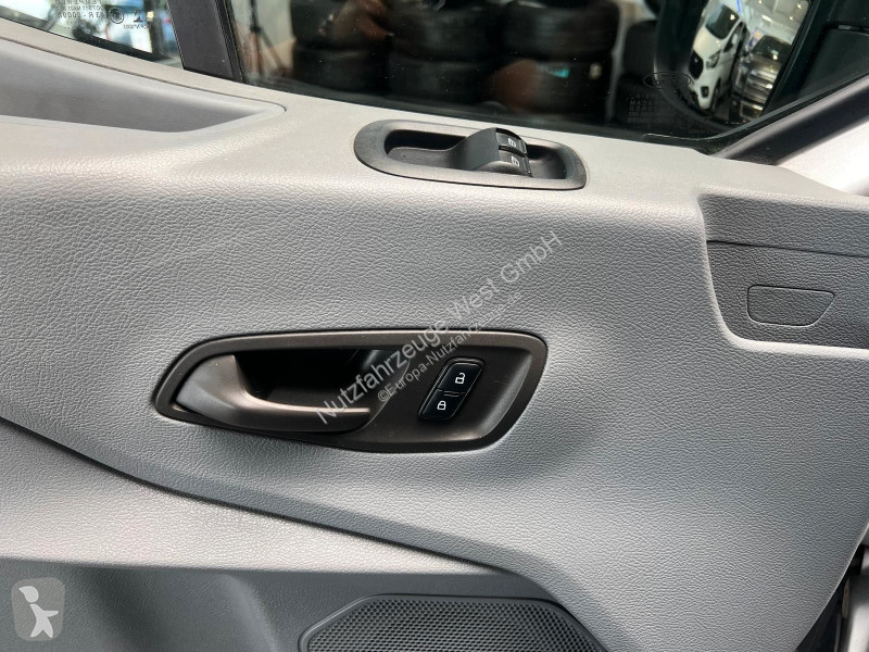 Véhicule utilitaire Ford...