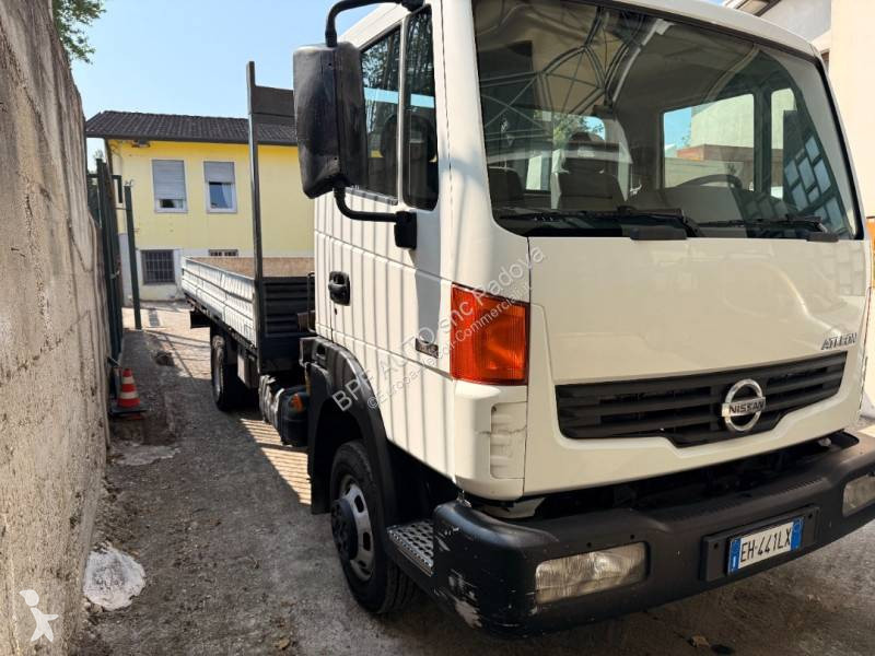Samochód dostawczy Nissan
