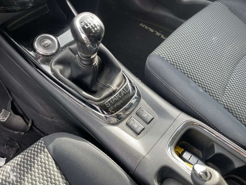 عربة نفعية Nissan