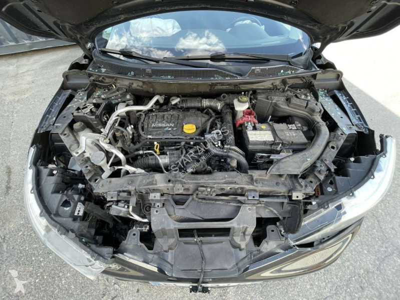 عربة نفعية Nissan