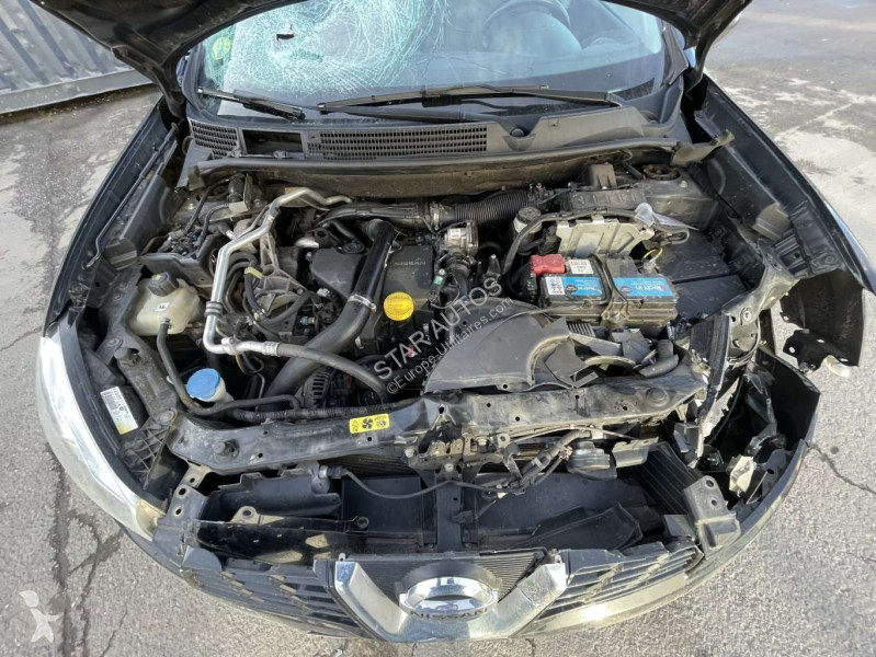 عربة نفعية Nissan