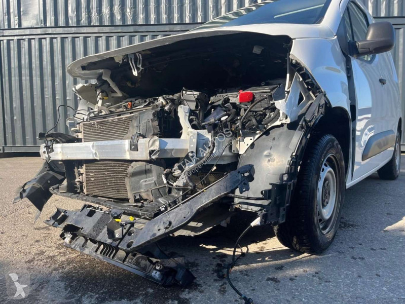 عربة نفعية Peugeot