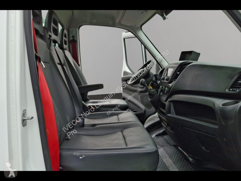 Véhicule utilitaire Iveco CCb 35C16H...