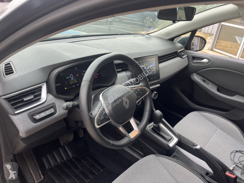 Véhicule utilitaire Renault CLIO V 1.6 E-TECH...