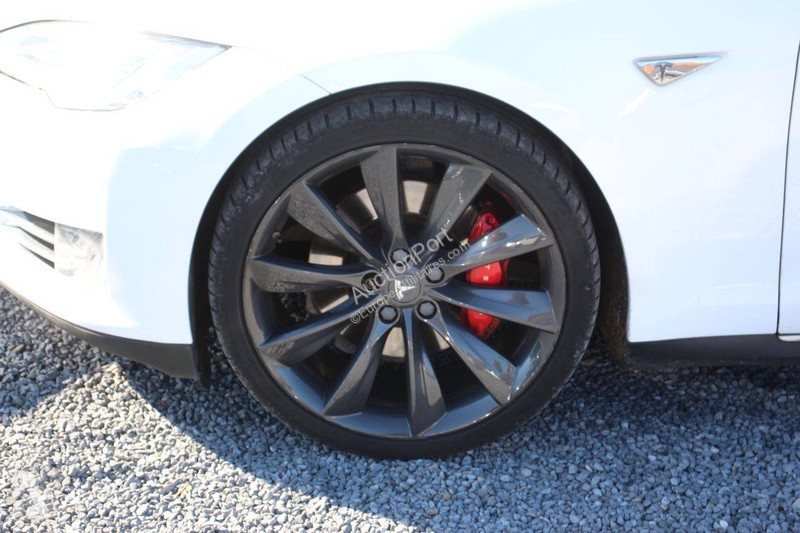 Furgoneta Tesla P85+