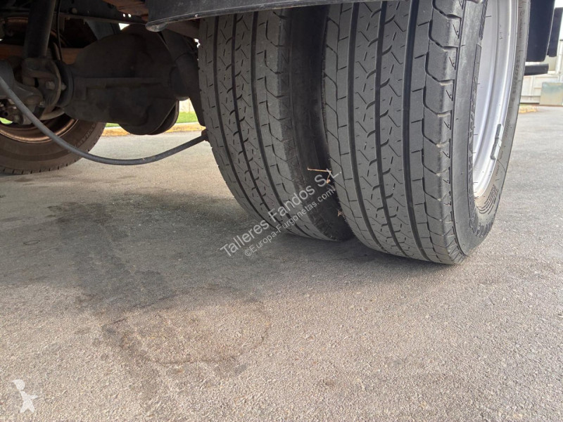 Furgoneta Iveco  35C16 20m3 con puertas traseras