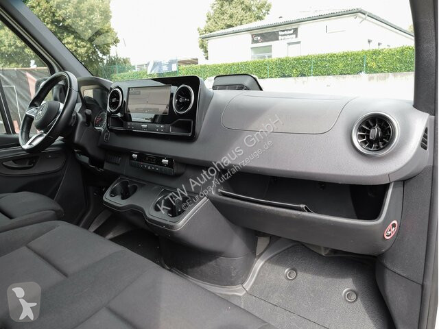 Лекотоварен автомобил Mercedes Sprinter 317...