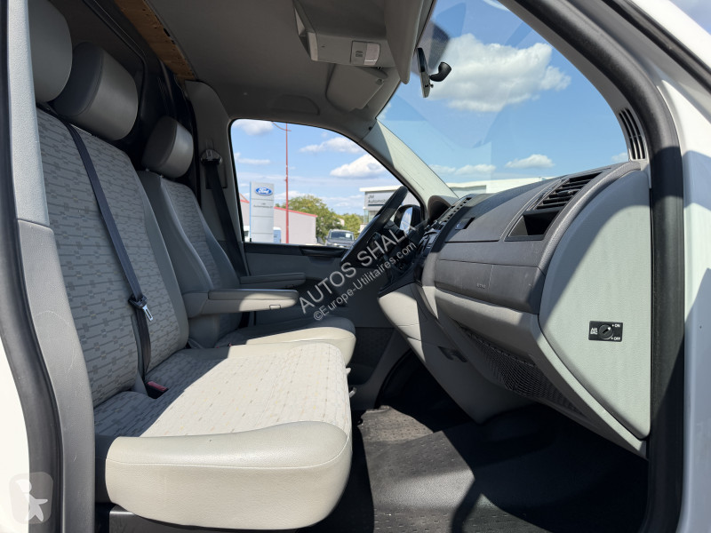 Véhicule utilitaire Volkswagen TRANSPORTER FG...