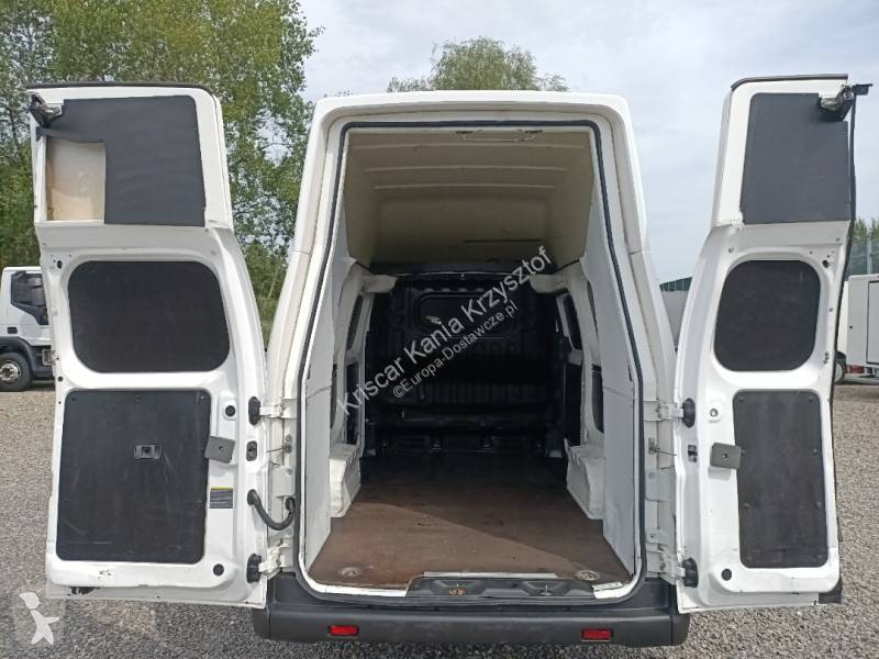 Véhicule utilitaire Nissan