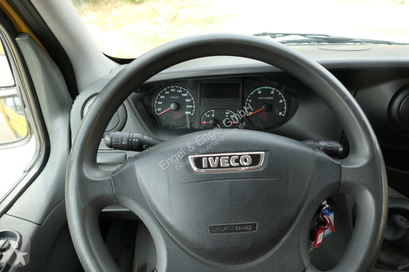 Véhicule utilitaire Iveco Daily 35 S11 C30C...
