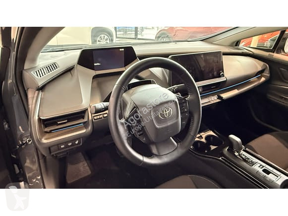 عربة نفعية Toyota PRIUS