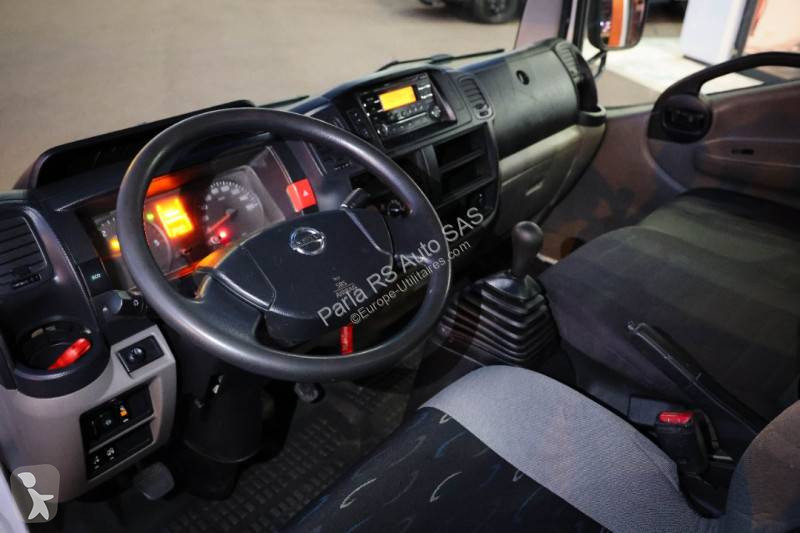 Véhicule utilitaire Nissan