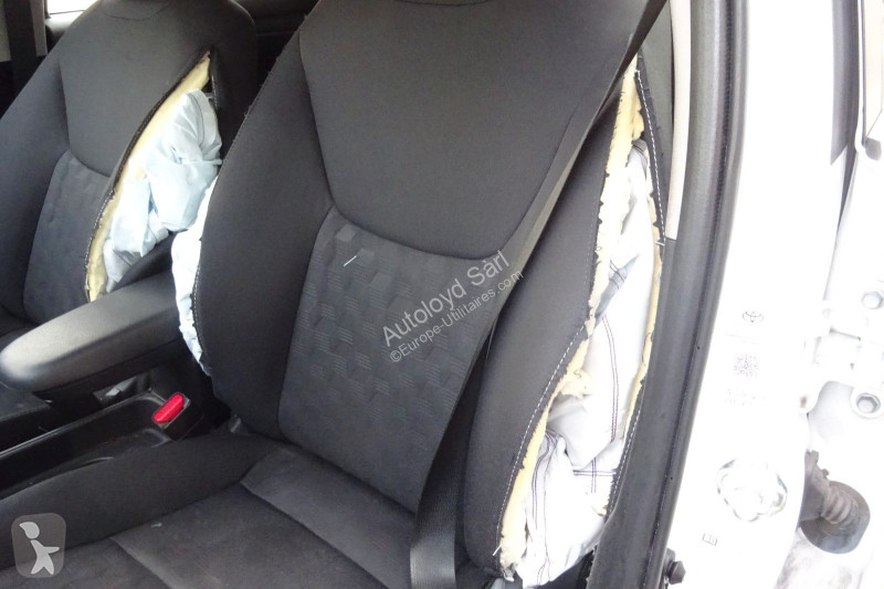 Furgoneta Toyota YARIS 1,5 VVTI HYBRID 92 BVA