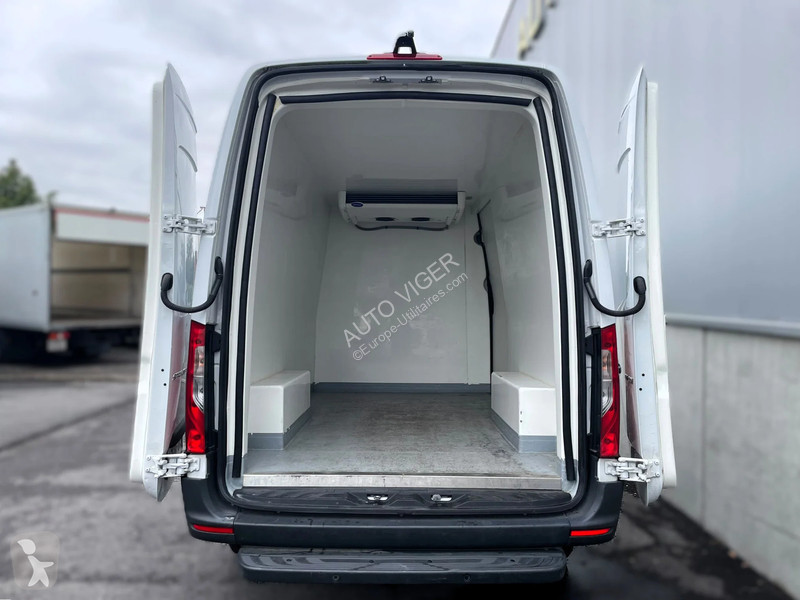 عربة نفعية Mercedes 317...