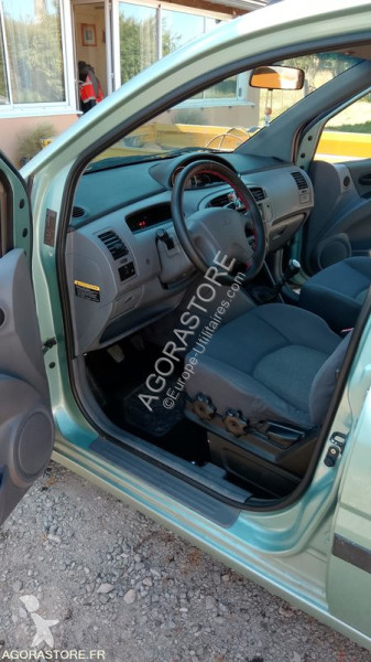 Hyundai MATRIX van