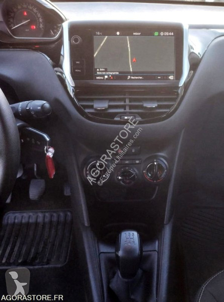 Peugeot 208 van