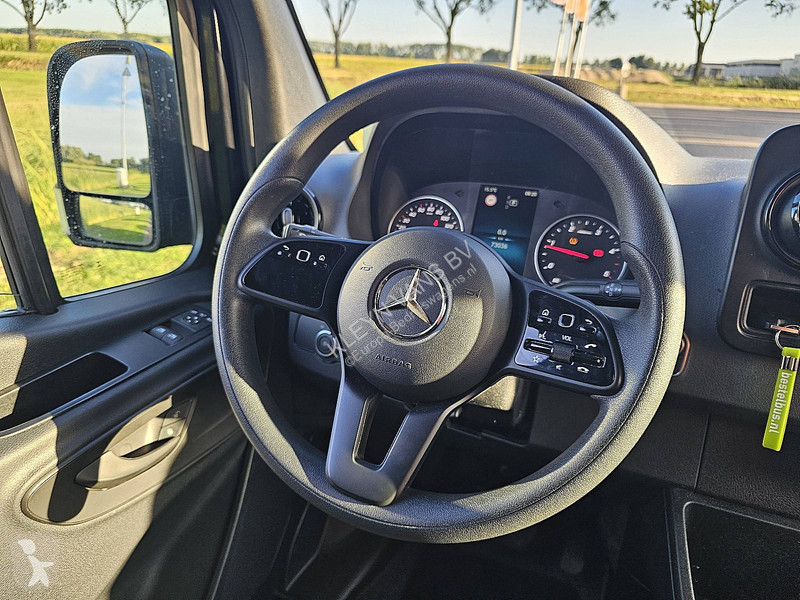 Коммерческий автомобиль Mercedes 311 ac...
