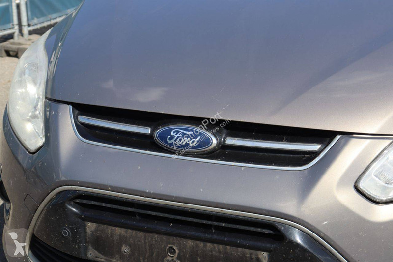 Véhicule utilitaire Ford Grand