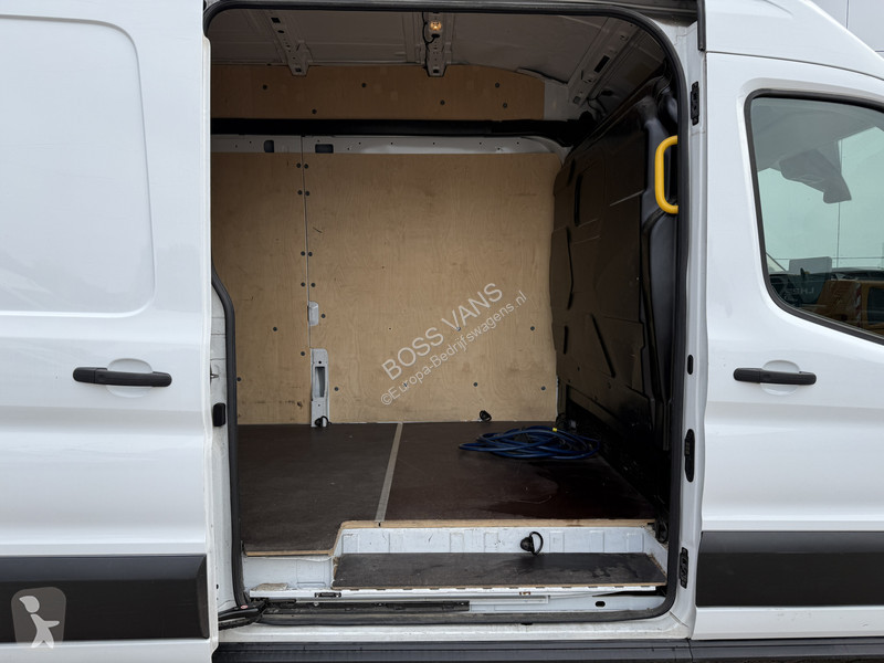 Véhicule utilitaire Ford 68kWh 184PK L3H3 317km...
