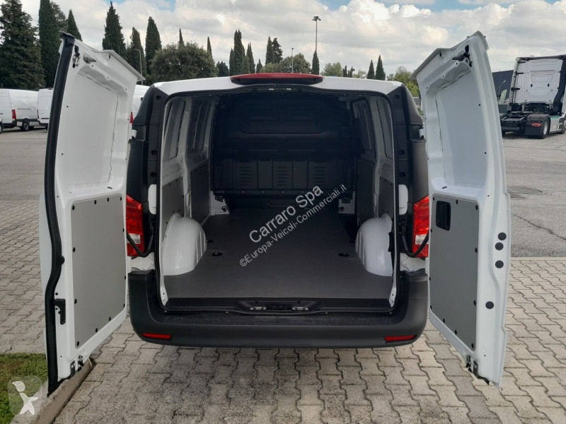 Véhicule utilitaire Mercedes Furgone