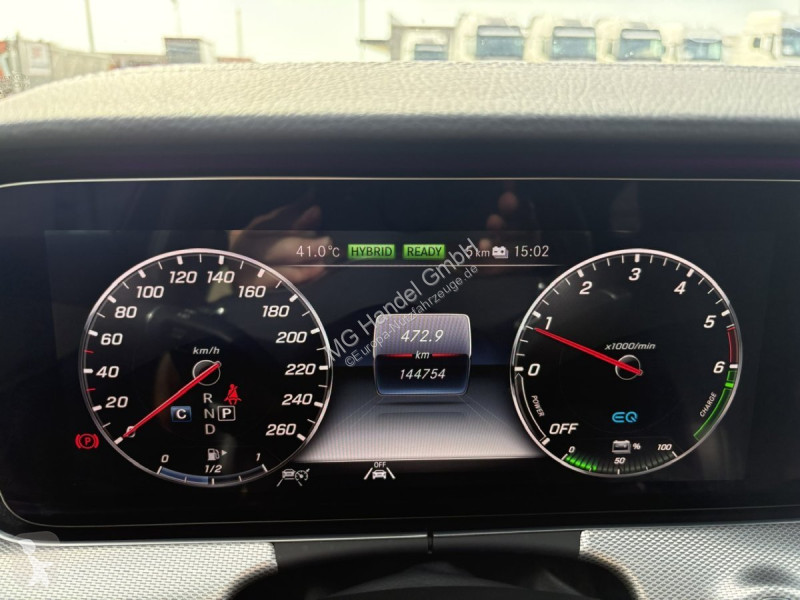 Veículo utilitário Mercedes E 300 de EQ-Power...