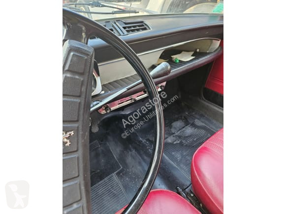 Véhicule utilitaire Peugeot 204