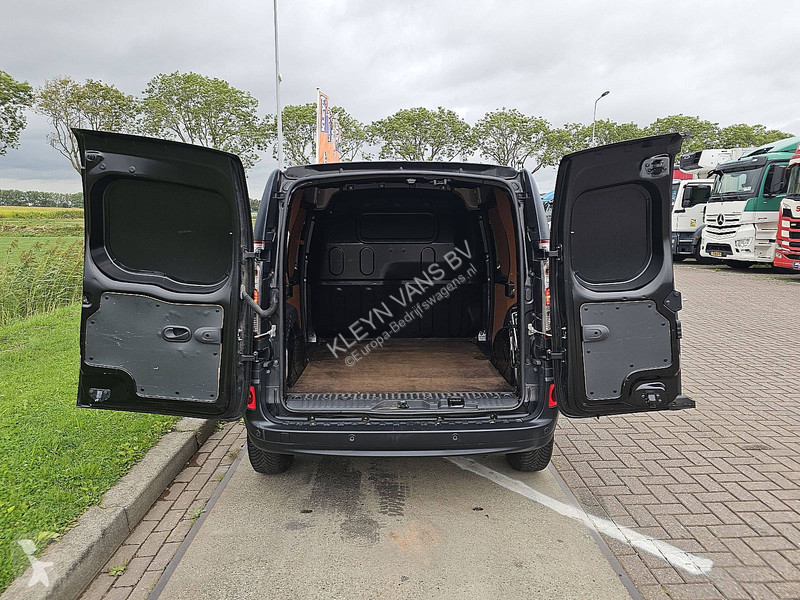 Лекотоварен автомобил Renault 1.5 L1 2XZijdeur...