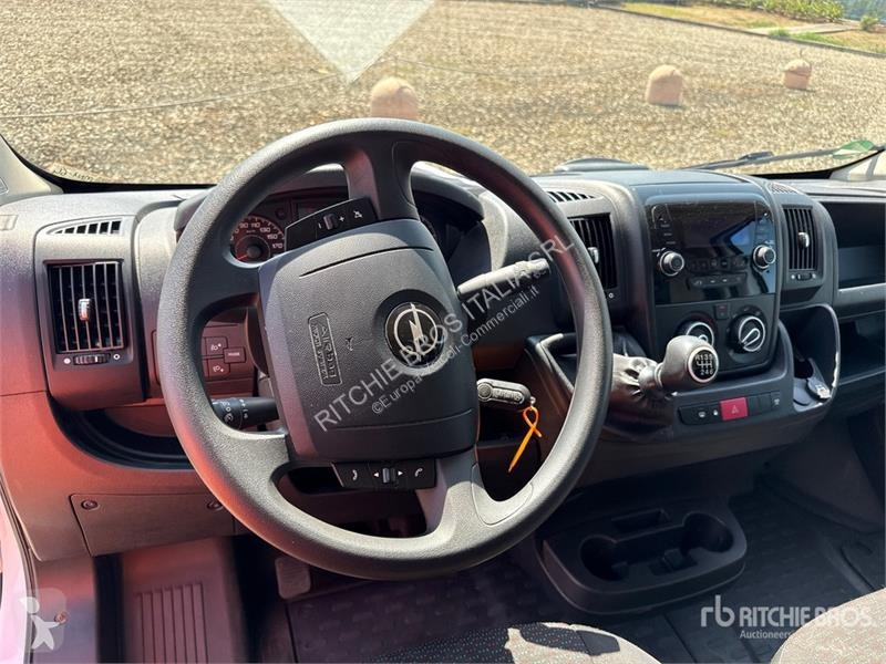 Комерційні автомобілі Opel 2.2