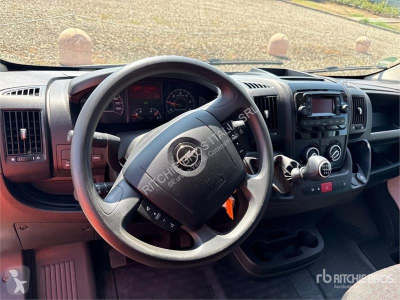 Véhicule utilitaire Opel 2.2