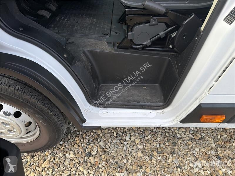 Véhicule utilitaire Opel 2.2