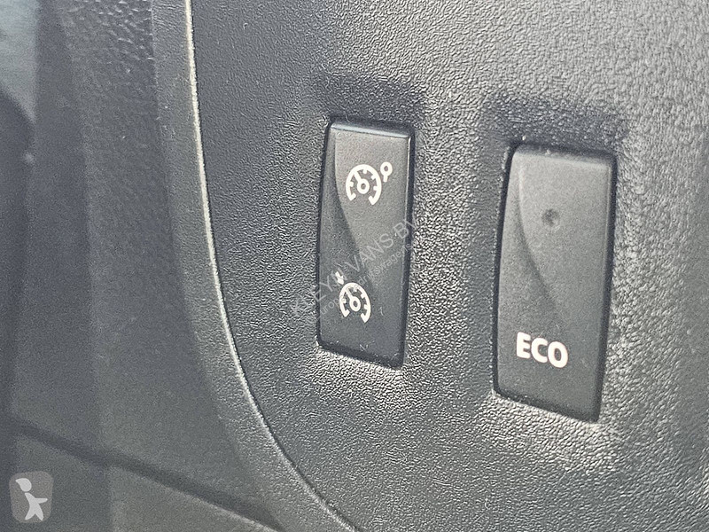 Лекотоварен автомобил Opel 2.3
