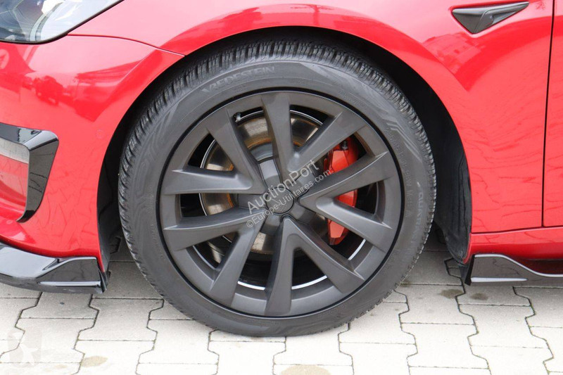 Комерційні автомобілі Tesla