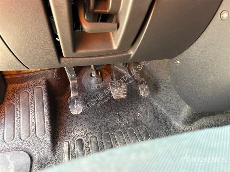Комерційні автомобілі Renault 125DCI Cargo Van