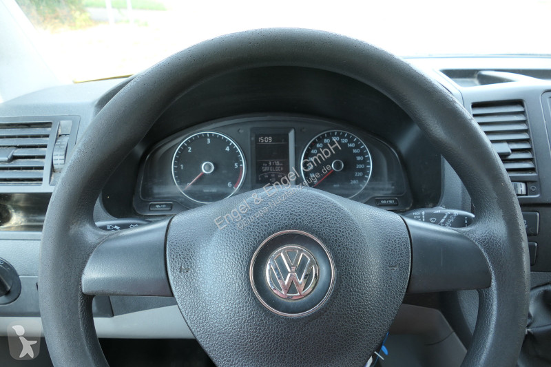Лекотоварен автомобил Volkswagen T5 Transporter...