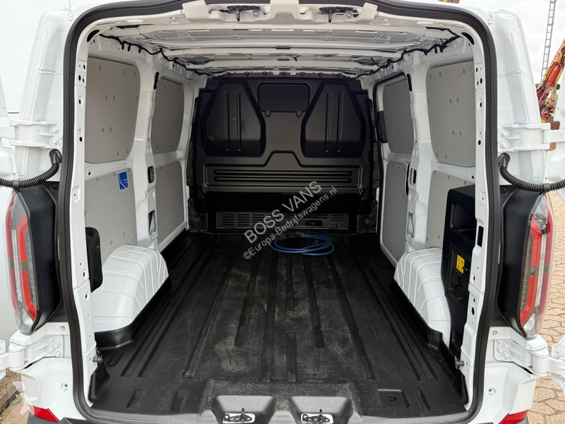 Лекотоварен автомобил Ford 71kWh 136PK...