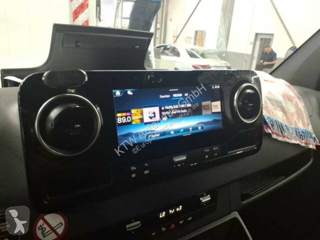 Лекотоварен автомобил Mercedes Sprinter 317...