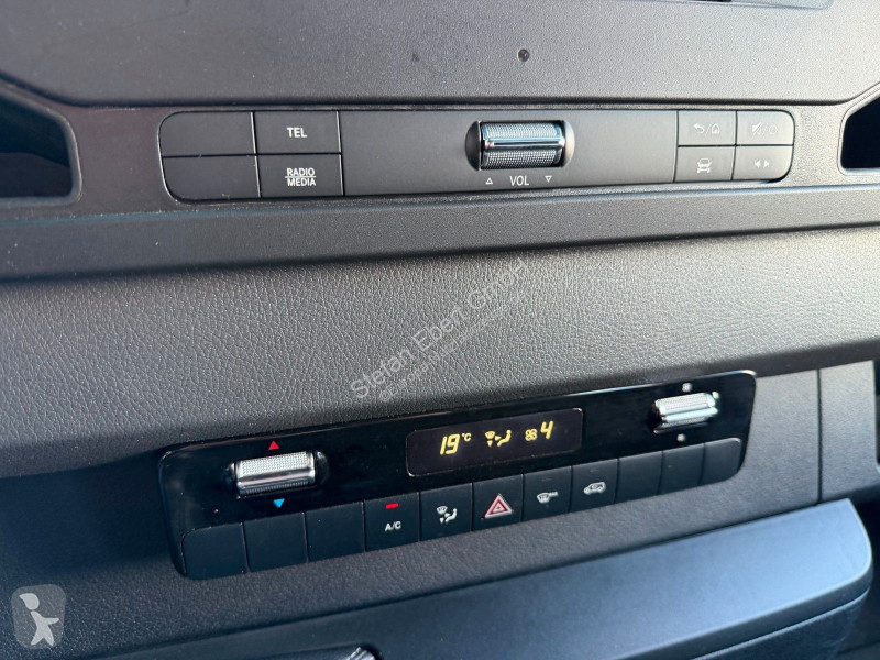Лекотоварен автомобил Mercedes 215 CDI DoKa...