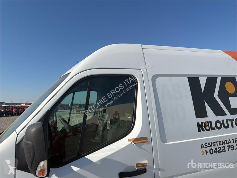 Furgoneta Nissan Cargo Van