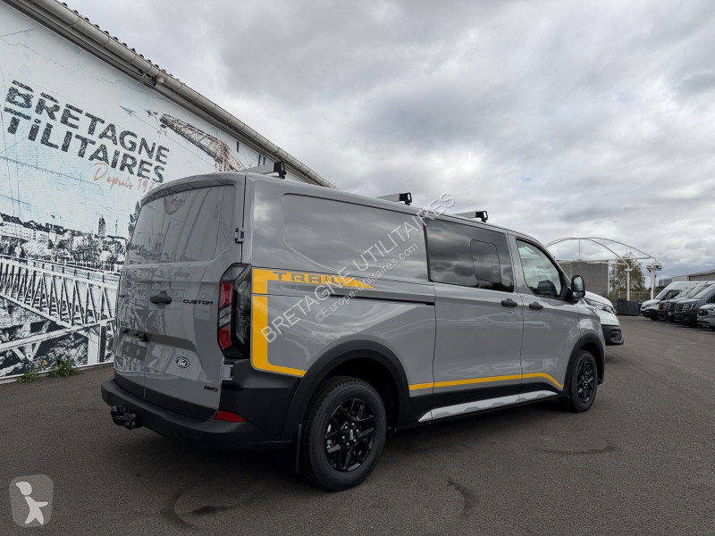 Коммерческий автомобиль Ford TRANSIT CUSTOM FG...