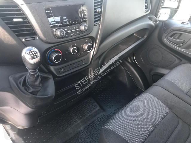 Véhicule utilitaire Iveco DAILY 35C14H Cassone...